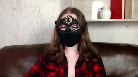 Snapshot of queen_nora chatting on May 2026 10:26:02 PM Nora online show from May 2026 10:26:02 PM