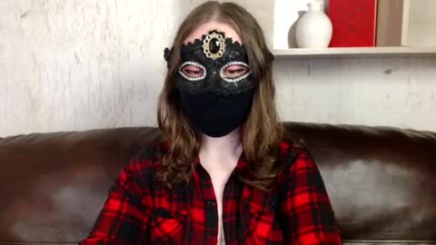Snapshot of queen_nora chatting on May 2026 10:15:01 PM Nora online show from May 2026 10:15:01 PM