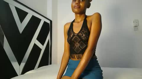 Snapshot of queen_sashavixen chatting on April 2026 05:10:01 AM queen_sashavixen online show from April 2026 05:10:01 AM