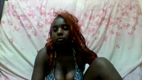 Snapshot of queen_wow2 chatting on October 2025 12:00:02 AM queen online show from October 2025 12:00:02 AM