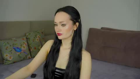 Snapshot of queenaliss chatting on April 2026 07:02:02 AM Your world and the universe Aliss online show from April 2026 07:02:02 AM