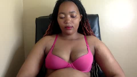 Snapshot of queenbebony2 chatting on December 2024 07:30:01 AM Queenbebony2 online show from December 2024 07:30:01 AM