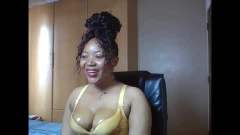 Queenbebony2 online show from April 2026 07:24:01 AM