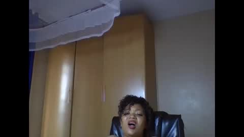 Queenbebony2 online show from April 2026 06:53:01 AM
