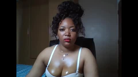 Queenbebony2 online show from May 2026 05:25:02 AM