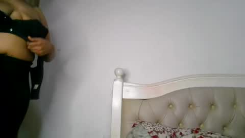 queen online show from June 2026 08:33:02 PM