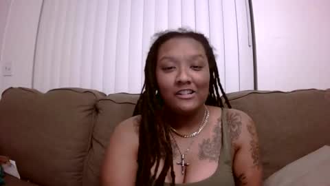 Snapshot of queenchief3x8 chatting on November 2025 08:28:01 AM Queen Chief online show from November 2025 08:28:01 AM