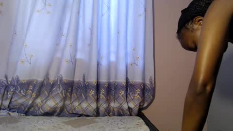 Snapshot of queenchloe1 chatting on June 2026 05:19:02 AM queenchloe1 online show from June 2026 05:19:02 AM