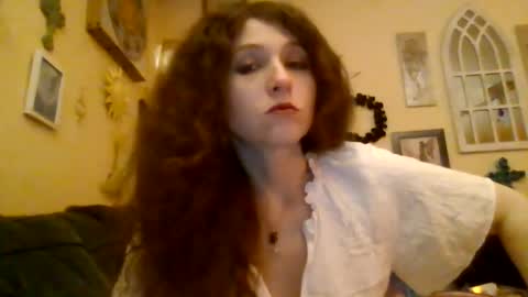 Snapshot of queencrimsonlvx chatting on July 2026 06:05:01 AM queencrimsonlvx online show from July 2026 06:05:01 AM