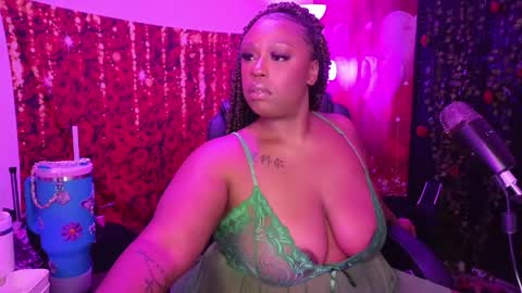 Queen Cherise Roze online show from May 2026 12:50:01 AM