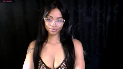 Snapshot of queendom_ing chatting on June 2026 01:54:02 AM Sweet Goddess online show from June 2026 01:54:02 AM