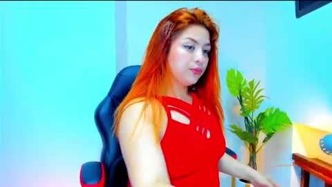 Snapshot of queengrett chatting on July 2026 07:01:02 PM Queen online show from July 2026 07:01:02 PM