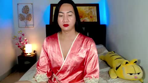 QUEEN online show from December 2024 05:48:01 AM