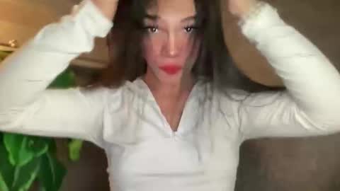 QUEEN online show from March 2026 05:39:01 PM