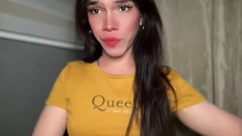 Snapshot of queenn_xxx chatting on May 2026 05:37:02 AM QUEEN online show from May 2026 05:37:02 AM