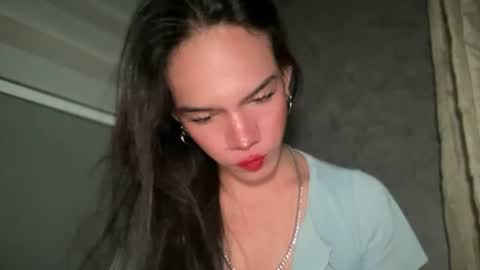 Snapshot of queenn_xxx chatting on June 2026 12:52:01 PM QUEEN online show from June 2026 12:52:01 PM