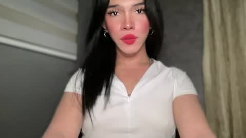 Snapshot of queenn_xxx chatting on June 2026 09:23:02 AM QUEEN online show from June 2026 09:23:02 AM