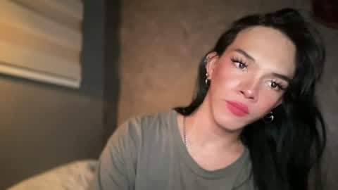 Snapshot of queenn_xxx chatting on June 2026 12:22:01 PM QUEEN online show from June 2026 12:22:01 PM