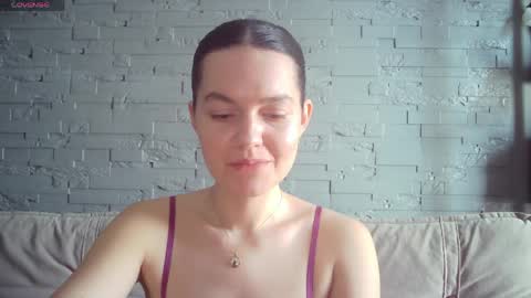 QueenOfModels online show from April 2026 06:00:02 AM