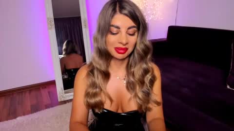 Queennofyuredreams online show from June 2026 10:45:02 PM