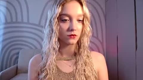 Snapshot of queenserenaaa chatting on June 2026 09:14:01 AM Serena XoXo online show from June 2026 09:14:01 AM