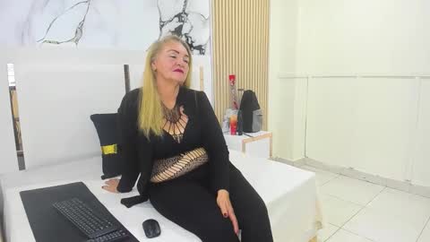 queenstarhyl online show from February 2026 01:56:02 AM