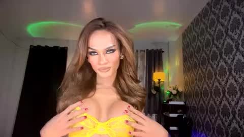 Snapshot of queenvalentinats chatting on July 2026 03:34:01 AM ValentinaMoone online show from July 2026 03:34:01 AM