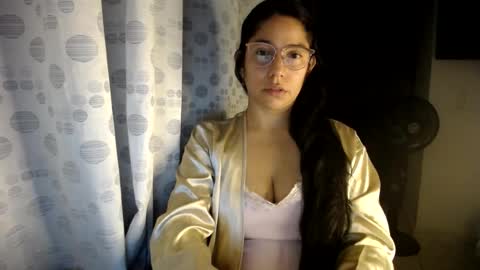 Snapshot of queenvictoria2023 chatting on July 2026 02:05:01 AM Paola online show from July 2026 02:05:01 AM
