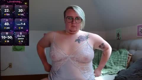 Snapshot of queerlyjaz chatting on May 2026 05:32:02 PM queerlyjaz online show from May 2026 05:32:02 PM