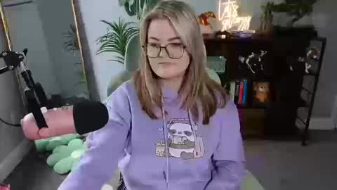 Bri online show from October 2025 04:41:02 PM