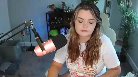 Snapshot of quervoqueen1 chatting on June 2026 06:01:02 PM Bri online show from June 2026 06:01:02 PM