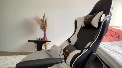 Quinnyelena online show from December 2025 11:37:02 AM