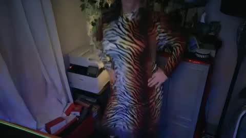 Snapshot of qweenviva chatting on January 2025 01:27:01 AM ViVaLuvLicious online show from January 2025 01:27:01 AM