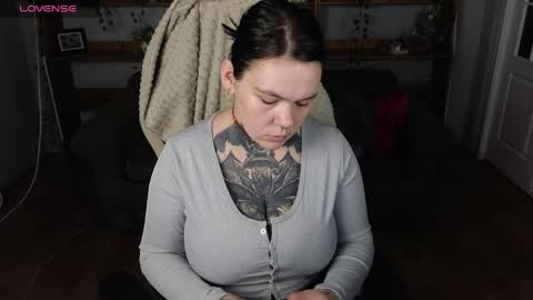 qwertyannie_lbo online show from April 2026 12:03:01 PM