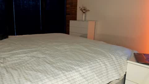 Sherryl online show from December 2025 08:19:01 AM