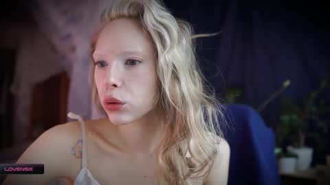 Snapshot of radiant_ada chatting on October 2025 08:14:02 AM ada online show from October 2025 08:14:02 AM