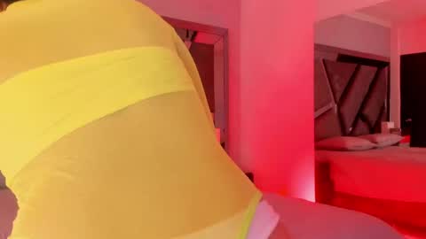 Snapshot of radiant_naomi chatting on June 2026 11:27:02 AM Radiant Naomi online show from June 2026 11:27:02 AM