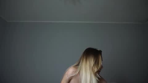 Snapshot of radioskvirt chatting on September 2025 04:40:02 PM Sara online show from September 2025 04:40:02 PM