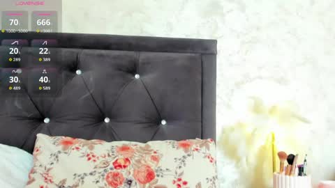 raelledarkstar online show from April 2026 07:09:01 AM