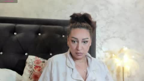 raelledarkstar online show from April 2026 08:50:01 AM