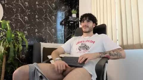 R A F A E L online show from February 2026 09:09:02 PM