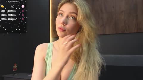 Lisa online show from December 2024 08:45:01 PM