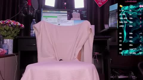 Laura online show from December 2025 03:34:01 AM