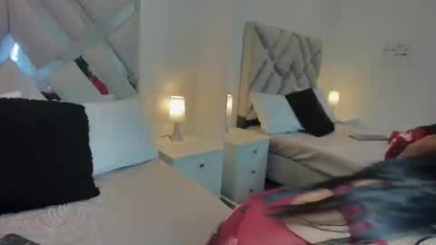 Raquel Moore  online show from March 2025 08:41:01 AM