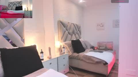 Raquel Moore  online show from October 2025 12:57:02 PM