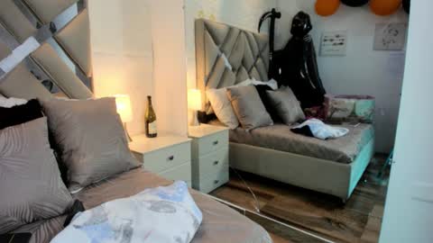 Raquel Moore  online show from November 2025 05:03:01 PM