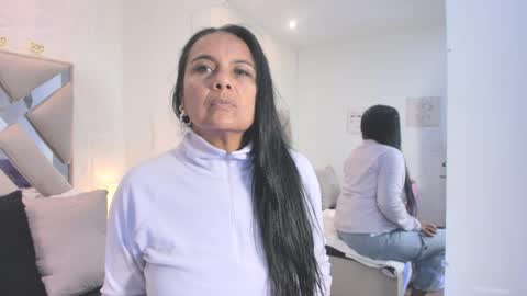 Raquel Moore  online show from November 2025 11:35:01 AM