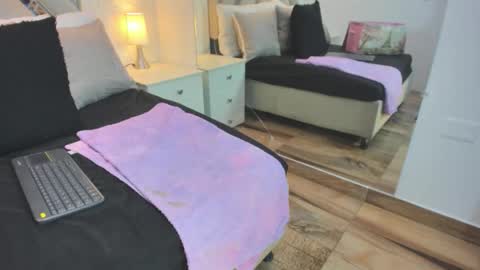 Raquel Moore  online show from February 2026 09:57:02 PM