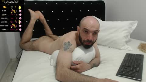 RaulWildBoy27 online show from April 2026 01:21:01 PM