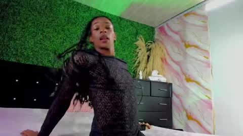 Raven kisses online show from April 2026 01:58:02 PM